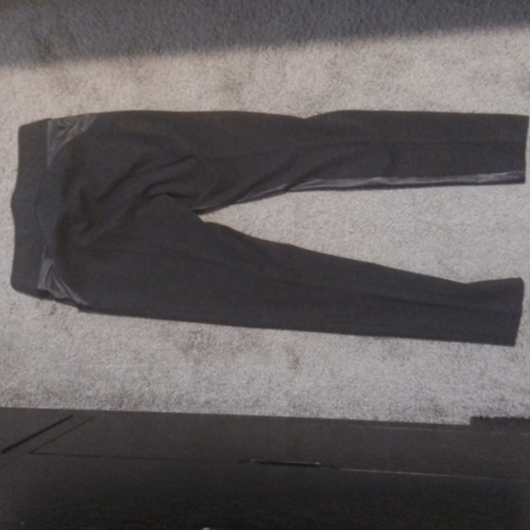 NWT Nygard Slims knit & faux leather moto leggings - Picture 3 of 6